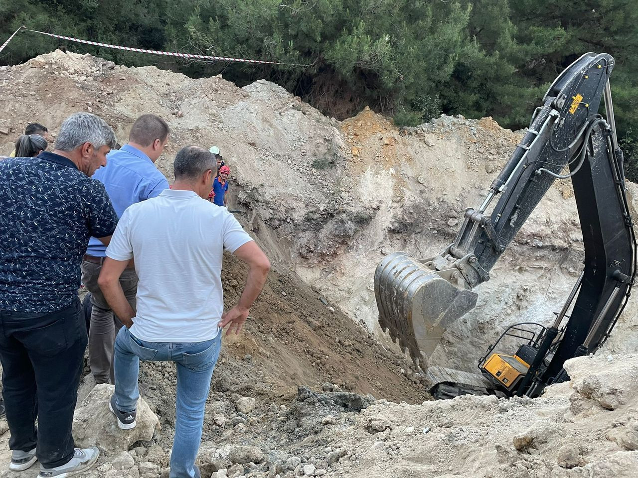 Manisa'da göçük! Hayvan içme suyu göleti inşaatında 3 kişi toprak altında kaldı - Sayfa 7