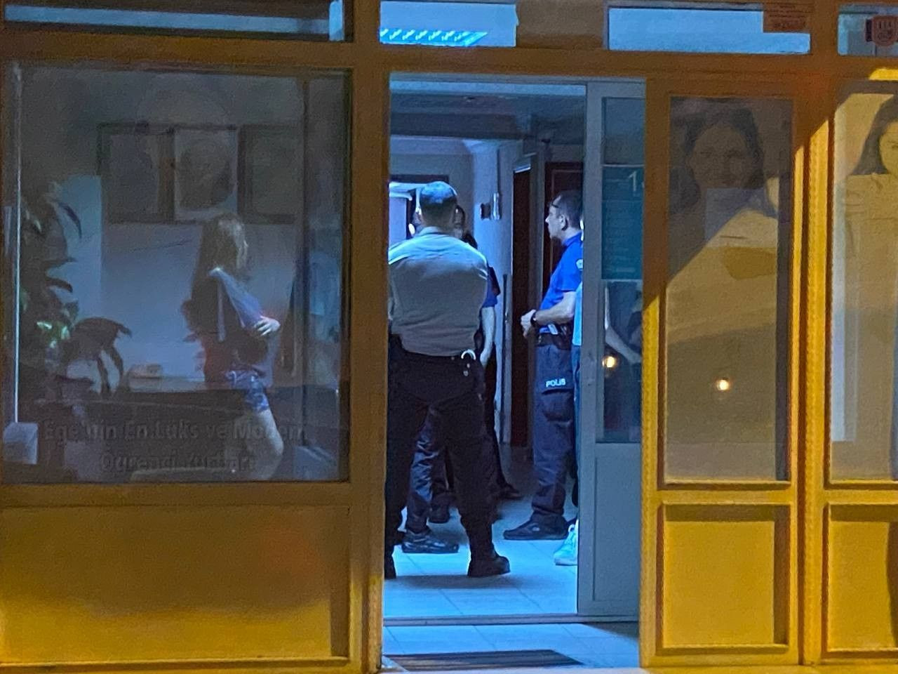 Kız öğrenci yurdunda yangın paniği! Öğrenciler kendilerini sokağa zor attı - Sayfa 5