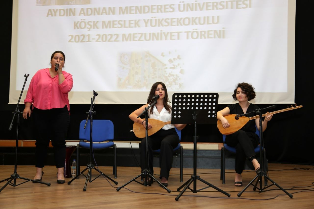 Adnan Menderes Üniversitesi MYO öğrencileri mezun olmanın heyecanını yaşadı! - Sayfa 6