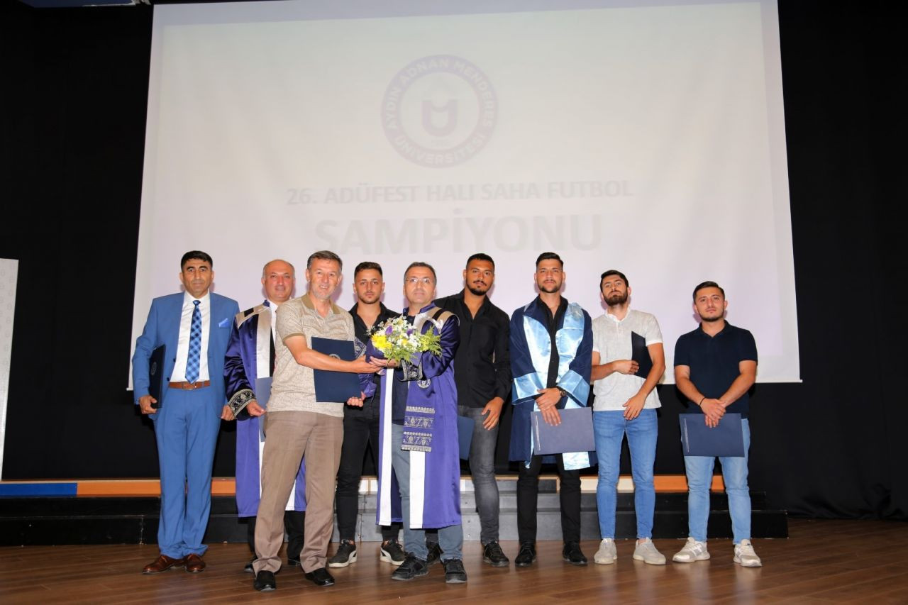 Adnan Menderes Üniversitesi MYO öğrencileri mezun olmanın heyecanını yaşadı! - Sayfa 7