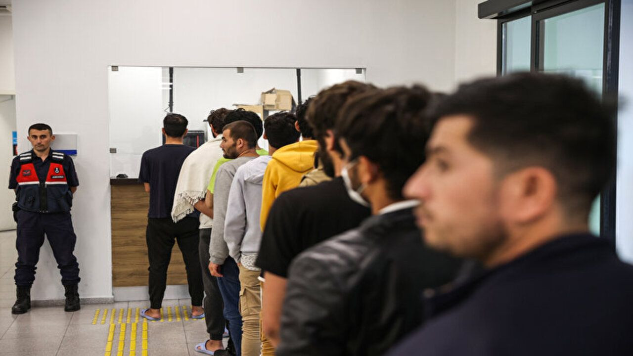 Yasa dışı yollarla ülkemize giren Afganistan uyruklu 131 göçmen sınır dışı edildi! - Sayfa 7