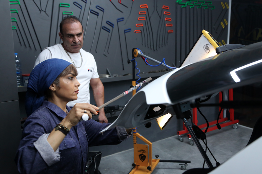 İran'da oto kaplama ve modifiye işi yapan "kadın usta" görenleri şaşırtıyor - Sayfa 5