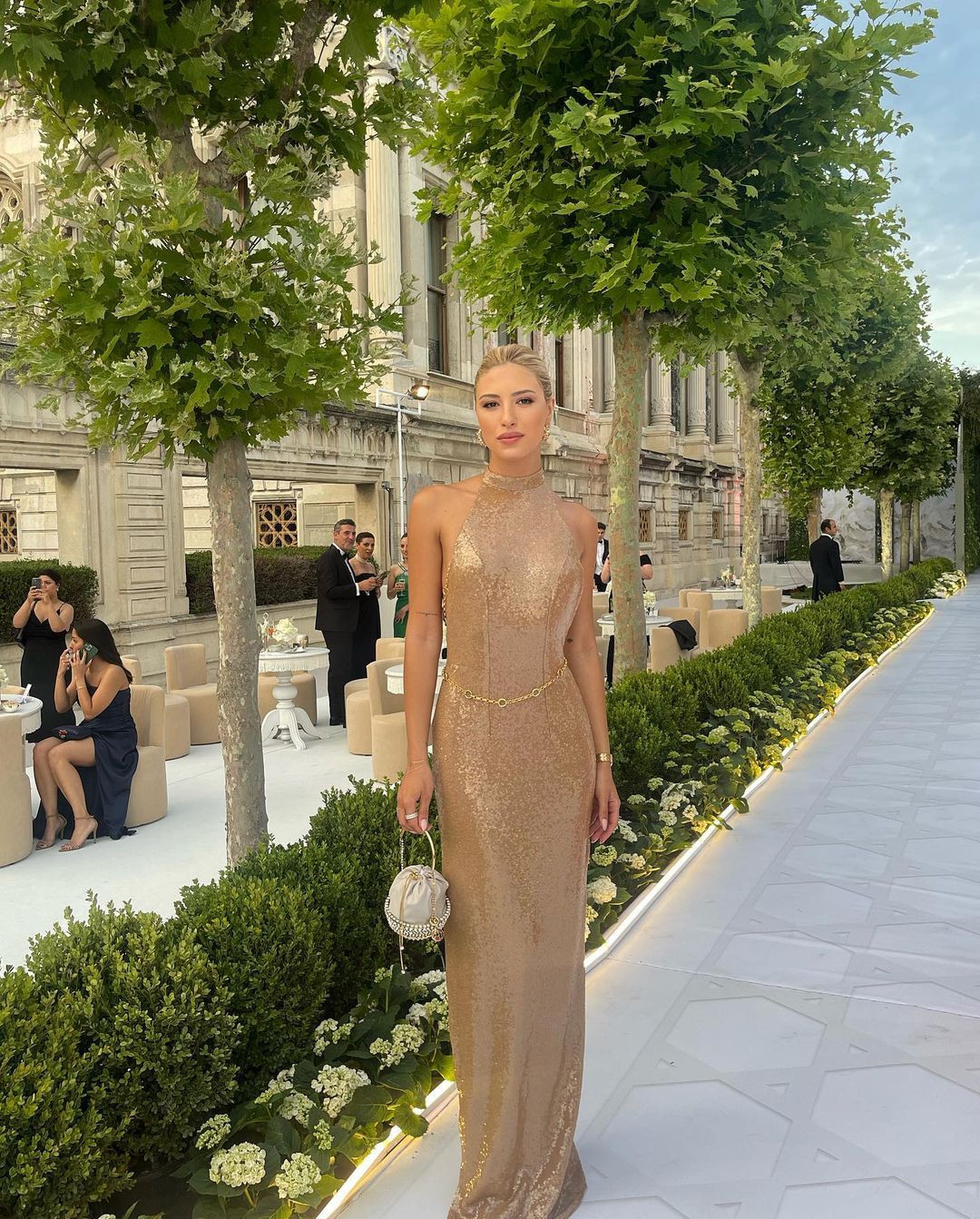 Nazlı Kayı ile Hacı Sabancı, Çırağan Sarayı’nda düğün yaptı: Davetliler şıklık yarışına girdi - Sayfa 33