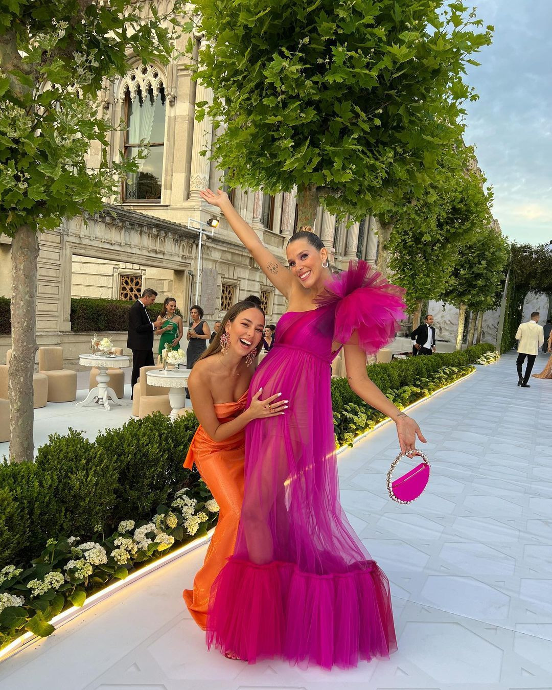 Nazlı Kayı ile Hacı Sabancı, Çırağan Sarayı’nda düğün yaptı: Davetliler şıklık yarışına girdi - Sayfa 31