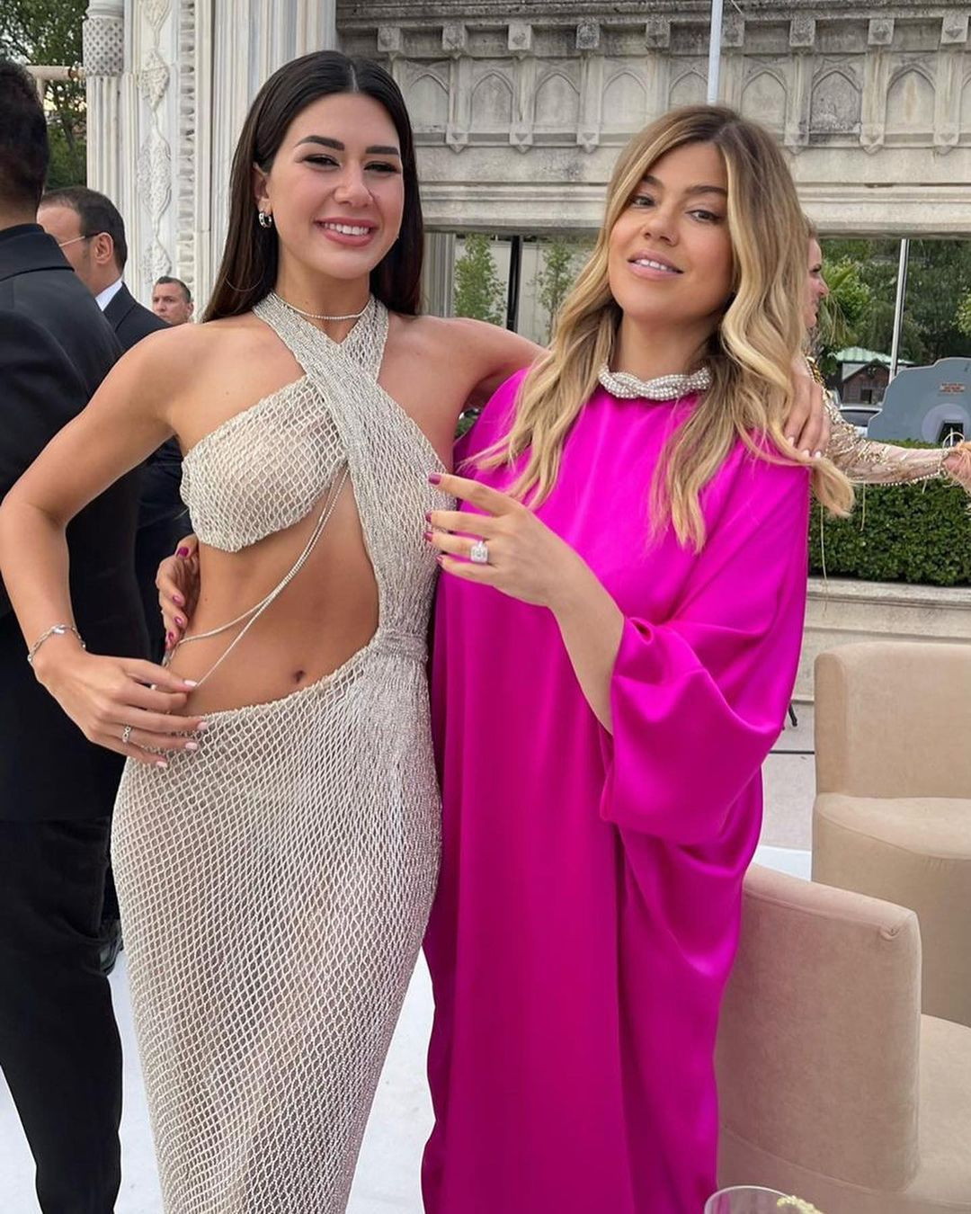 Nazlı Kayı ile Hacı Sabancı, Çırağan Sarayı’nda düğün yaptı: Davetliler şıklık yarışına girdi - Sayfa 36