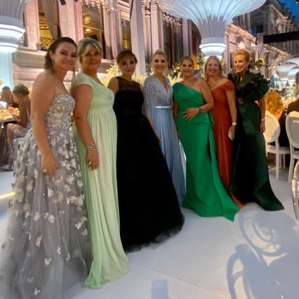 Nazlı Kayı ile Hacı Sabancı, Çırağan Sarayı’nda düğün yaptı: Davetliler şıklık yarışına girdi - Sayfa 53