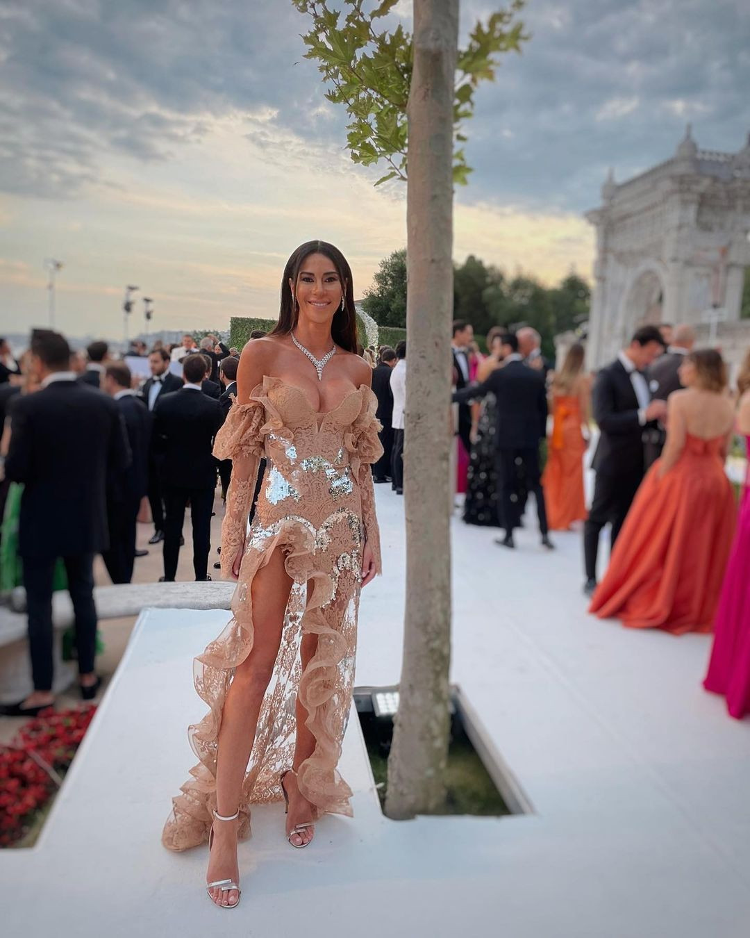 Nazlı Kayı ile Hacı Sabancı, Çırağan Sarayı’nda düğün yaptı: Davetliler şıklık yarışına girdi - Sayfa 16