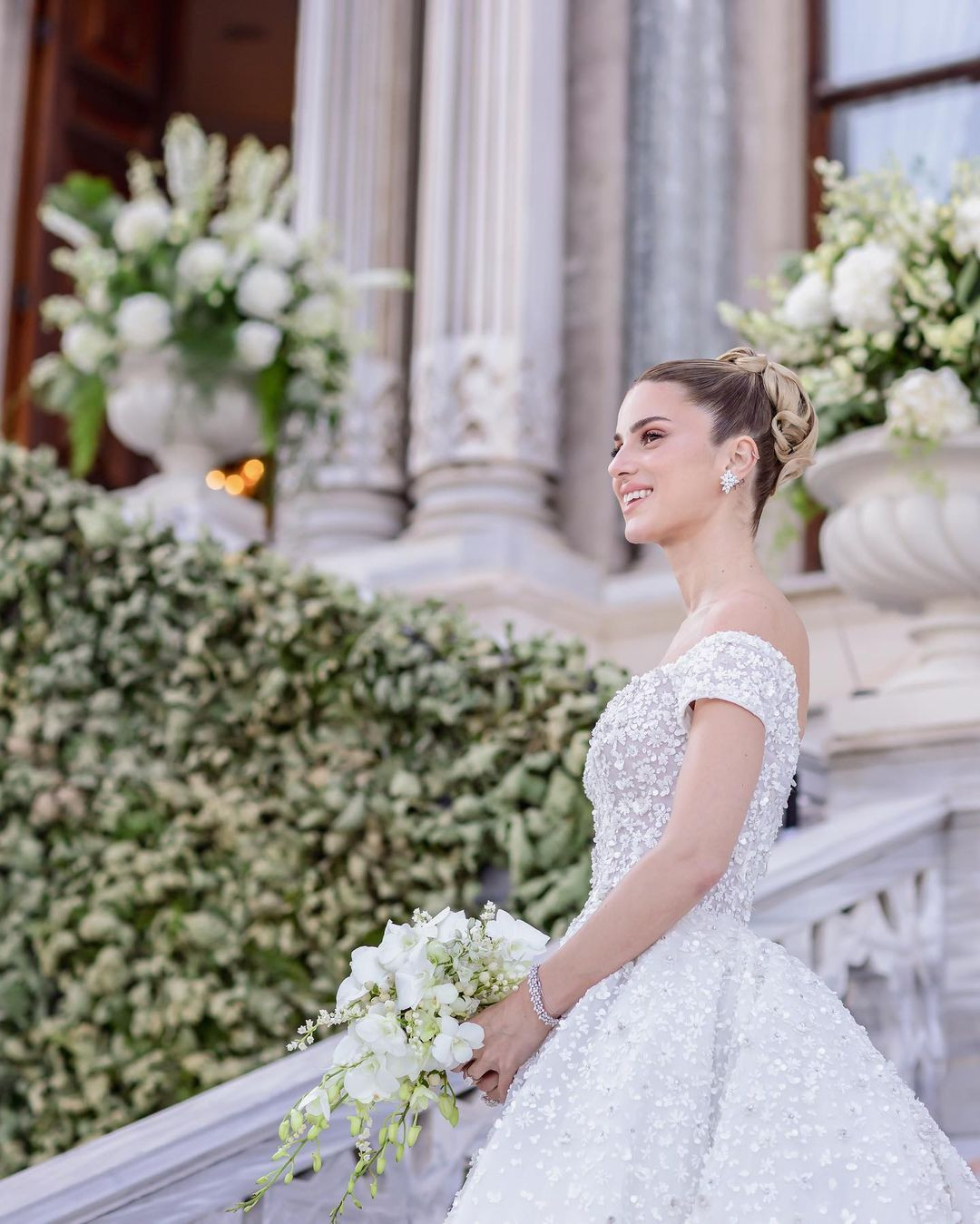 Nazlı Kayı ile Hacı Sabancı, Çırağan Sarayı’nda düğün yaptı: Davetliler şıklık yarışına girdi - Sayfa 6