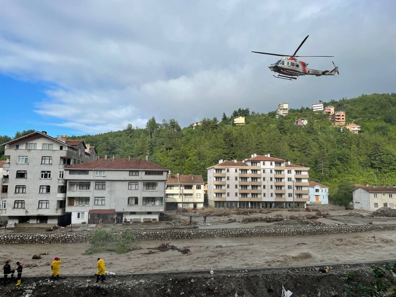 İnebolu'daki selde mahsur kalan vatandaşlar helikopterle kurtarıldı - Sayfa 10