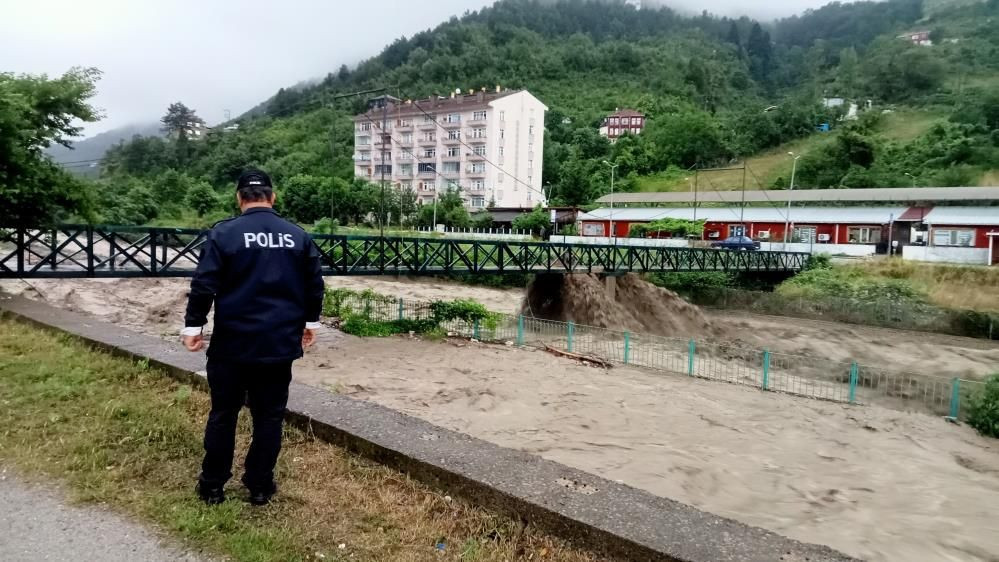 İki köprü çöktü... AFAD'dan Kastamonu'ya uyarı: İş yerlerinizi açmayın, üst katlara çıkın! - Sayfa 5