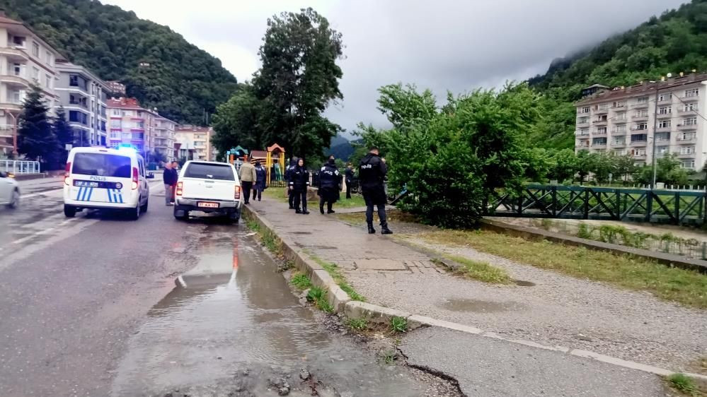 İki köprü çöktü... AFAD'dan Kastamonu'ya uyarı: İş yerlerinizi açmayın, üst katlara çıkın! - Sayfa 8