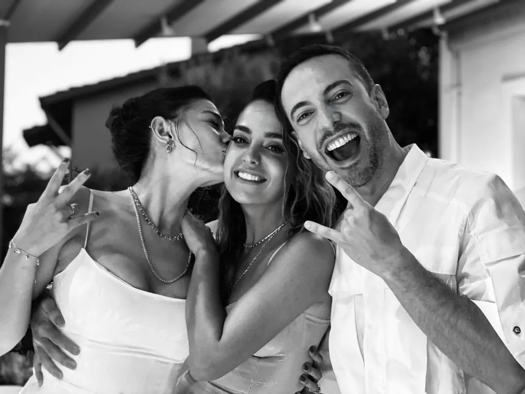 Demet Özdemir ve Oğuzhan Koç evlilik yolunda ilk adımı attı! İşte oyuncu çiftin nişan töreninden ilk kareler - Sayfa 12