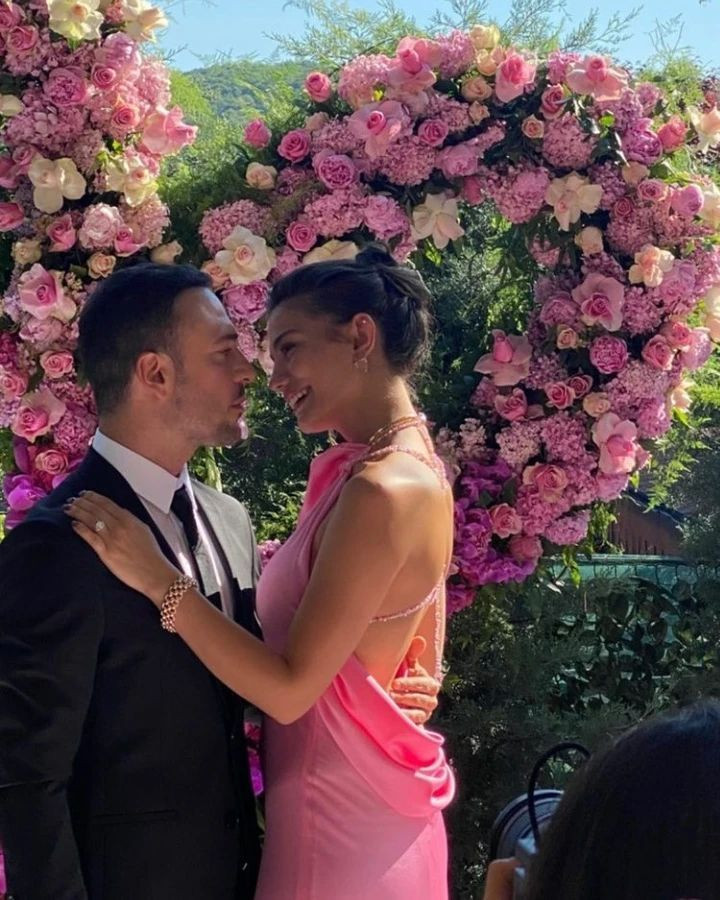 Demet Özdemir ve Oğuzhan Koç evlilik yolunda ilk adımı attı! İşte oyuncu çiftin nişan töreninden ilk kareler - Sayfa 7