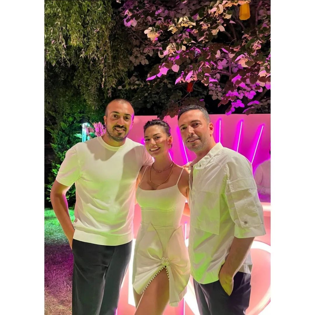 Demet Özdemir ve Oğuzhan Koç evlilik yolunda ilk adımı attı! İşte oyuncu çiftin nişan töreninden ilk kareler - Sayfa 22