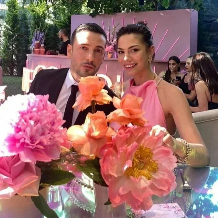 Demet Özdemir ve Oğuzhan Koç evlilik yolunda ilk adımı attı! İşte oyuncu çiftin nişan töreninden ilk kareler - Sayfa 8