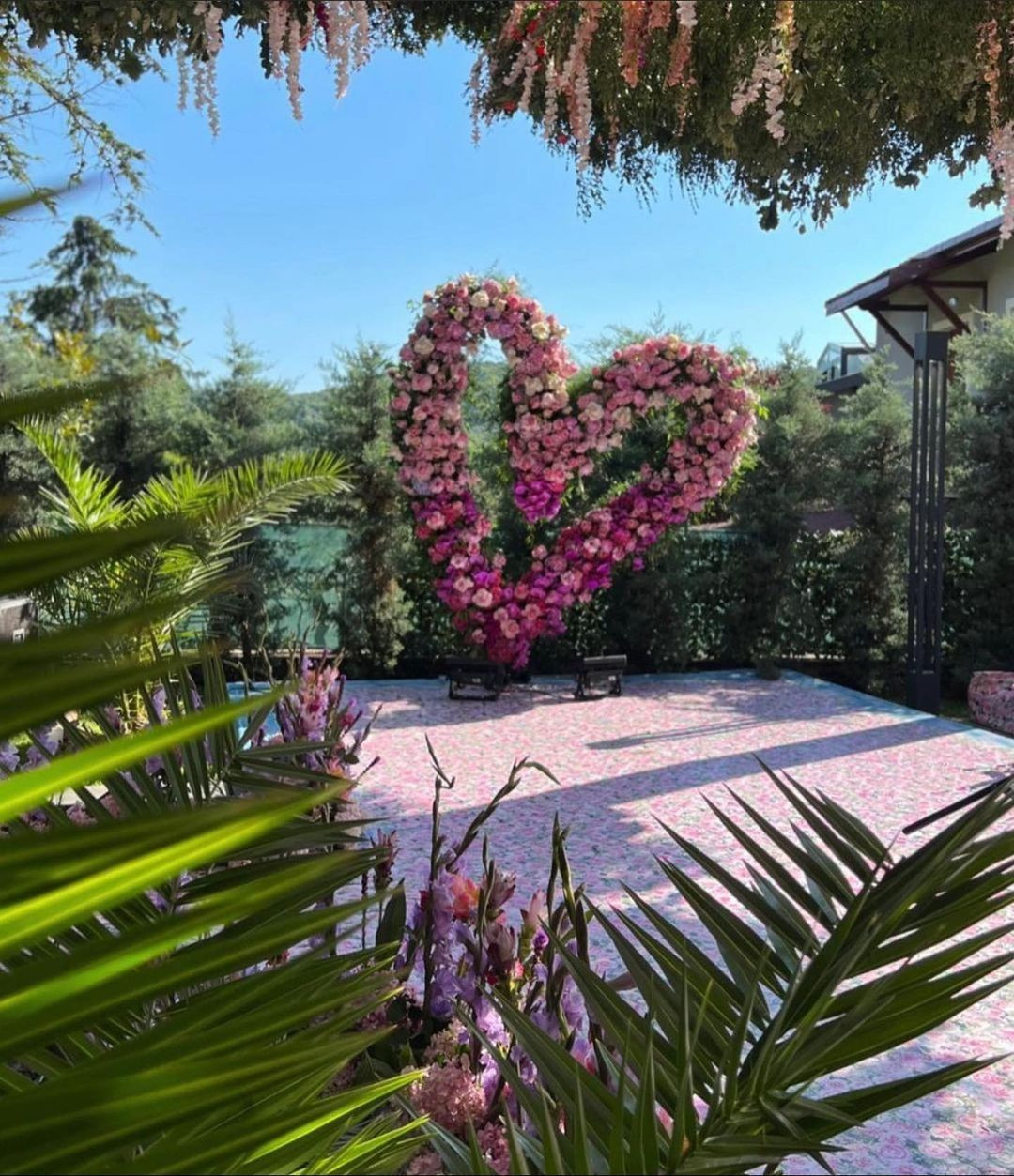 Demet Özdemir ve Oğuzhan Koç evlilik yolunda ilk adımı attı! İşte oyuncu çiftin nişan töreninden ilk kareler - Sayfa 18