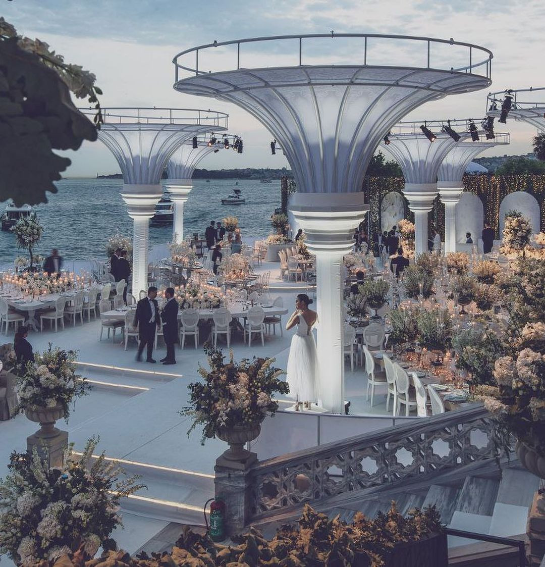 Nazlı Kayı ile Hacı Sabancı, Çırağan Sarayı’nda düğün yaptı: Davetliler şıklık yarışına girdi - Sayfa 45