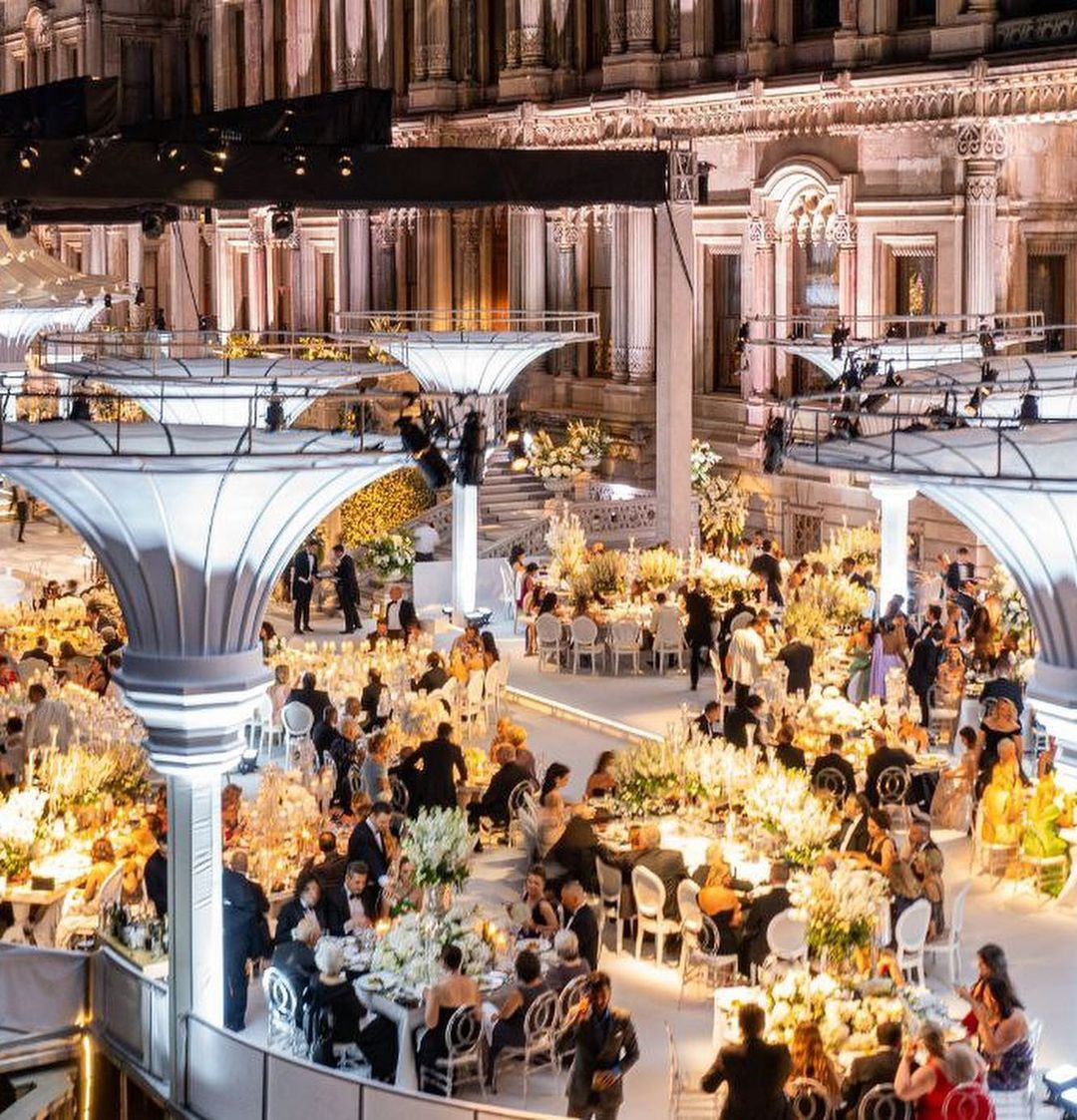 Nazlı Kayı ile Hacı Sabancı, Çırağan Sarayı’nda düğün yaptı: Davetliler şıklık yarışına girdi - Sayfa 40