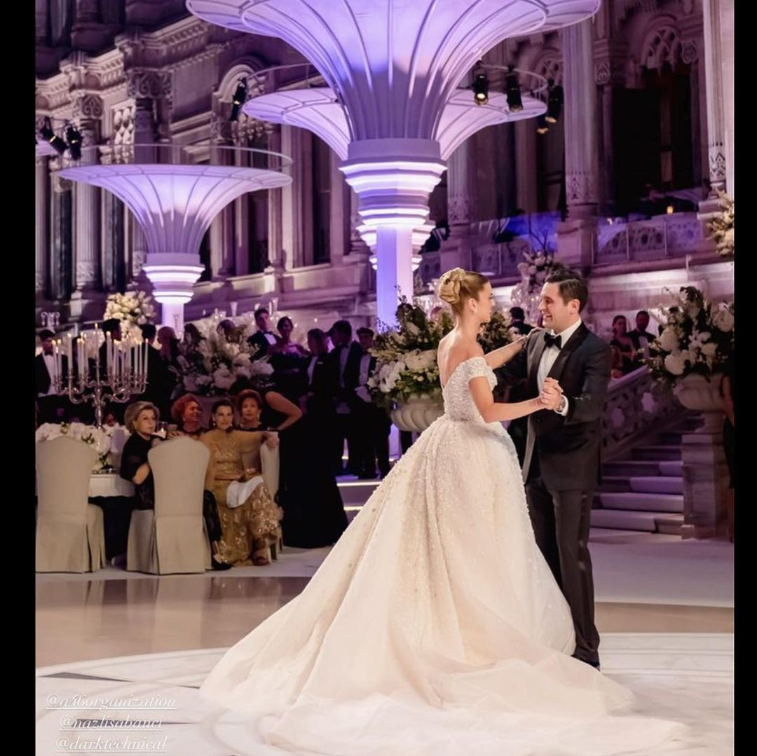 Nazlı Kayı ile Hacı Sabancı, Çırağan Sarayı’nda düğün yaptı: Davetliler şıklık yarışına girdi - Sayfa 54