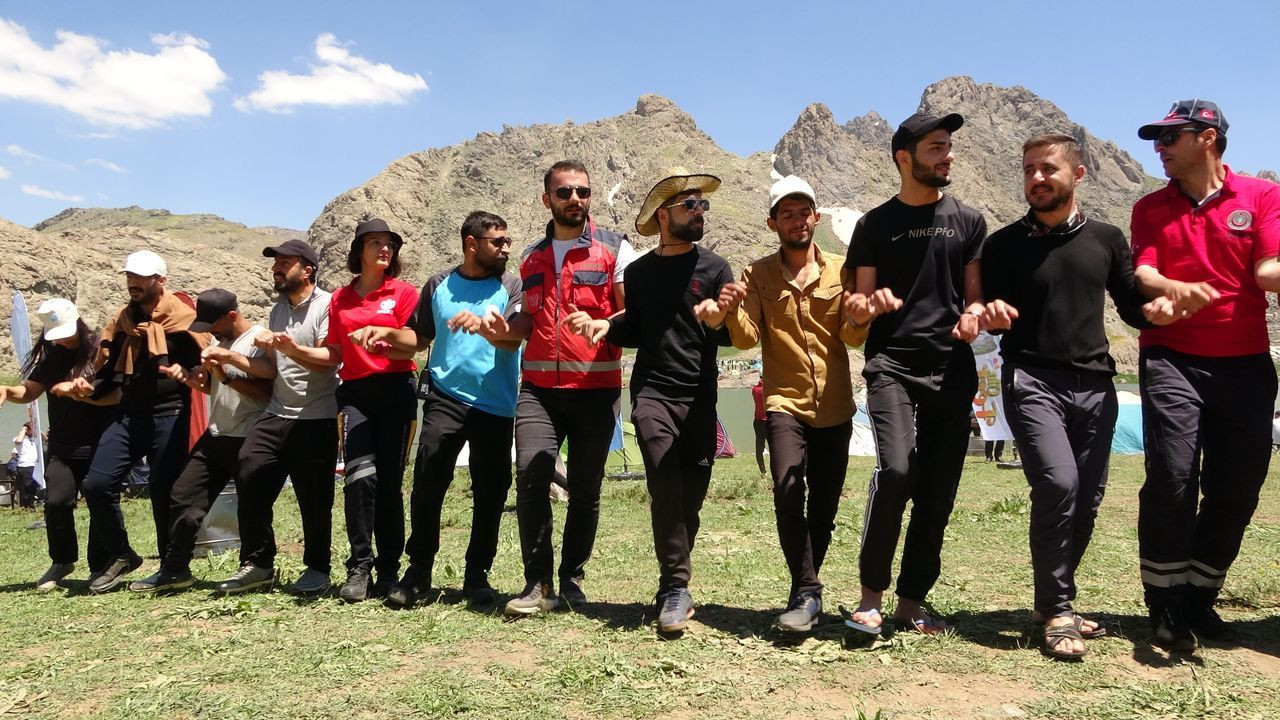 Terörden temizlenen 3 bin 500 rakımlı Sat Buzul Gölleri'nde renkli festival - Sayfa 10