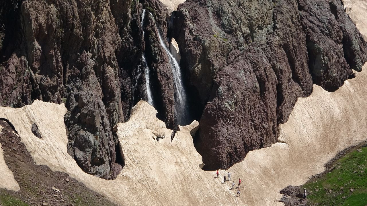 Terörden temizlenen 3 bin 500 rakımlı Sat Buzul Gölleri'nde renkli festival - Sayfa 22