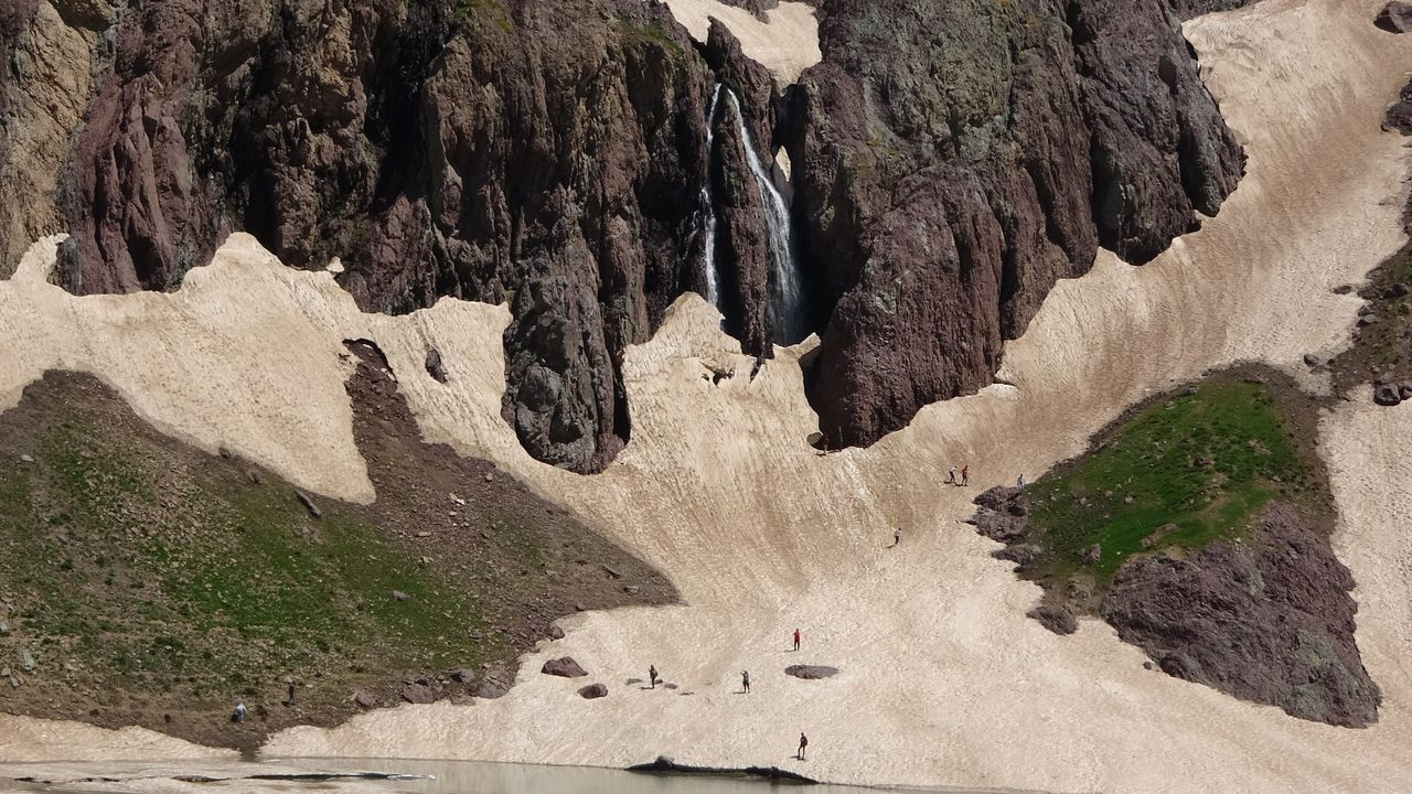 Terörden temizlenen 3 bin 500 rakımlı Sat Buzul Gölleri'nde renkli festival - Sayfa 26