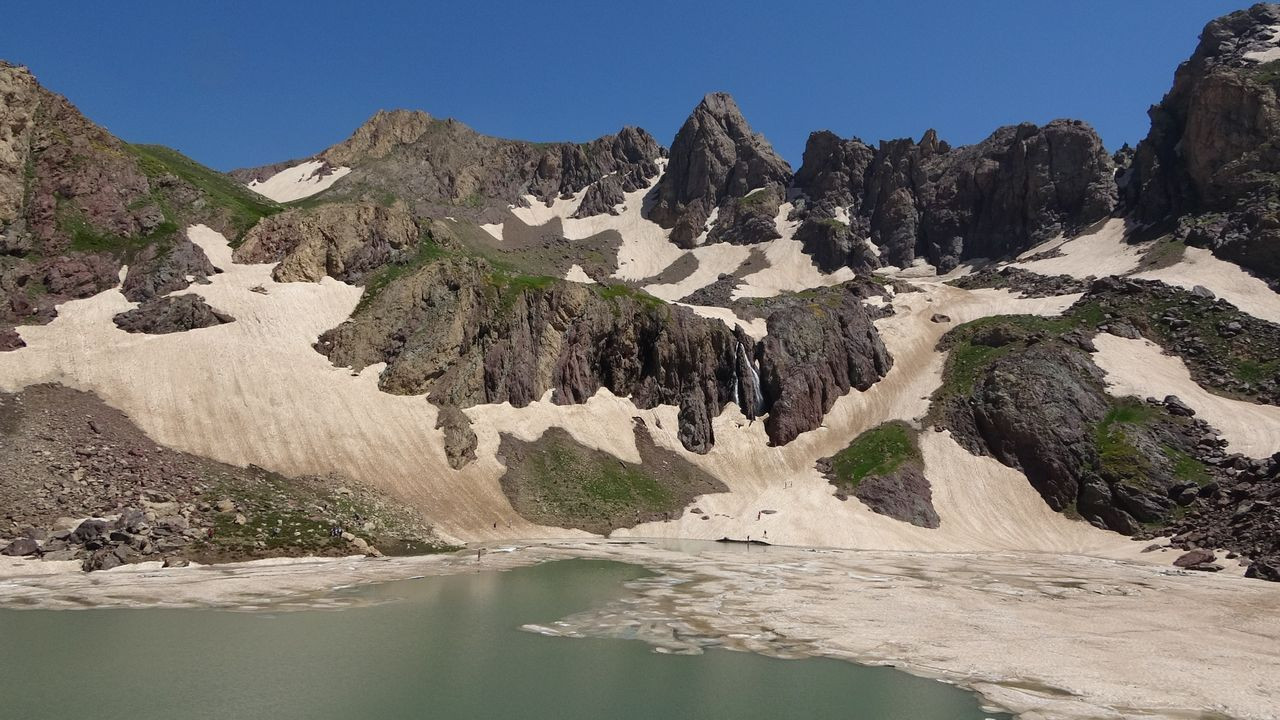 Terörden temizlenen 3 bin 500 rakımlı Sat Buzul Gölleri'nde renkli festival - Sayfa 27