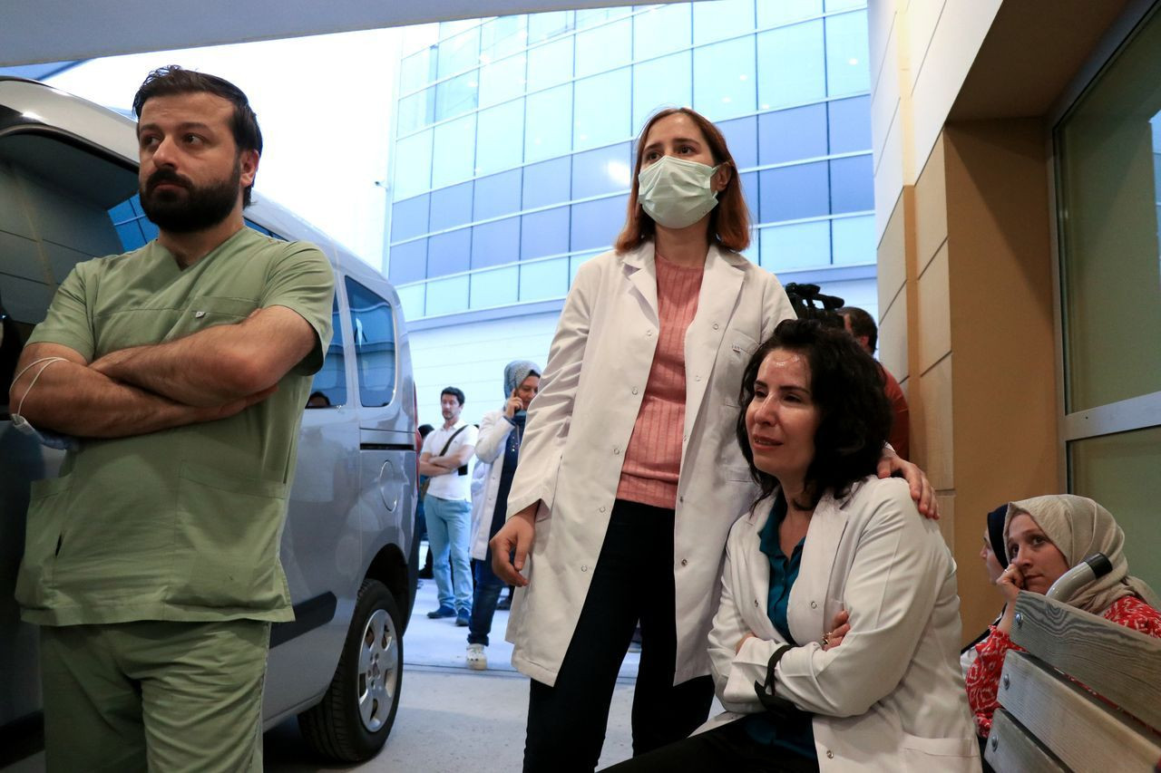 Silahlı saldırıya uğrayan doktor Ekrem Karakaya'nın cenazesi memleketine uğurlandı - Sayfa 7