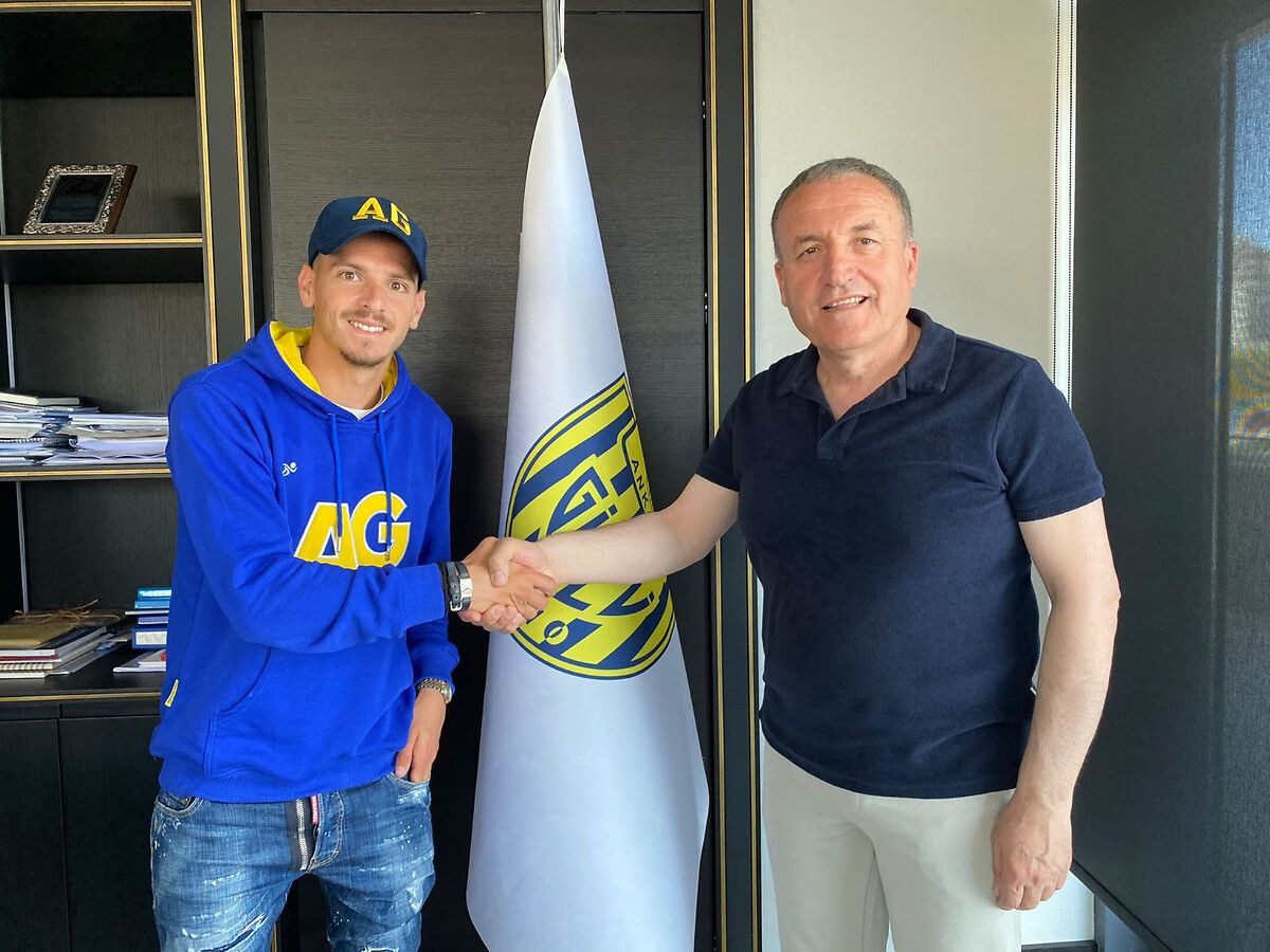 Süper Lig 2022-2023 sezonu ekiplerinden transfer haberleri art arda geliyor - Sayfa 39