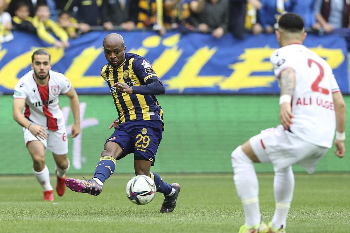 Süper Lig 2022-2023 sezonu ekiplerinden transfer haberleri art arda geliyor - Sayfa 22