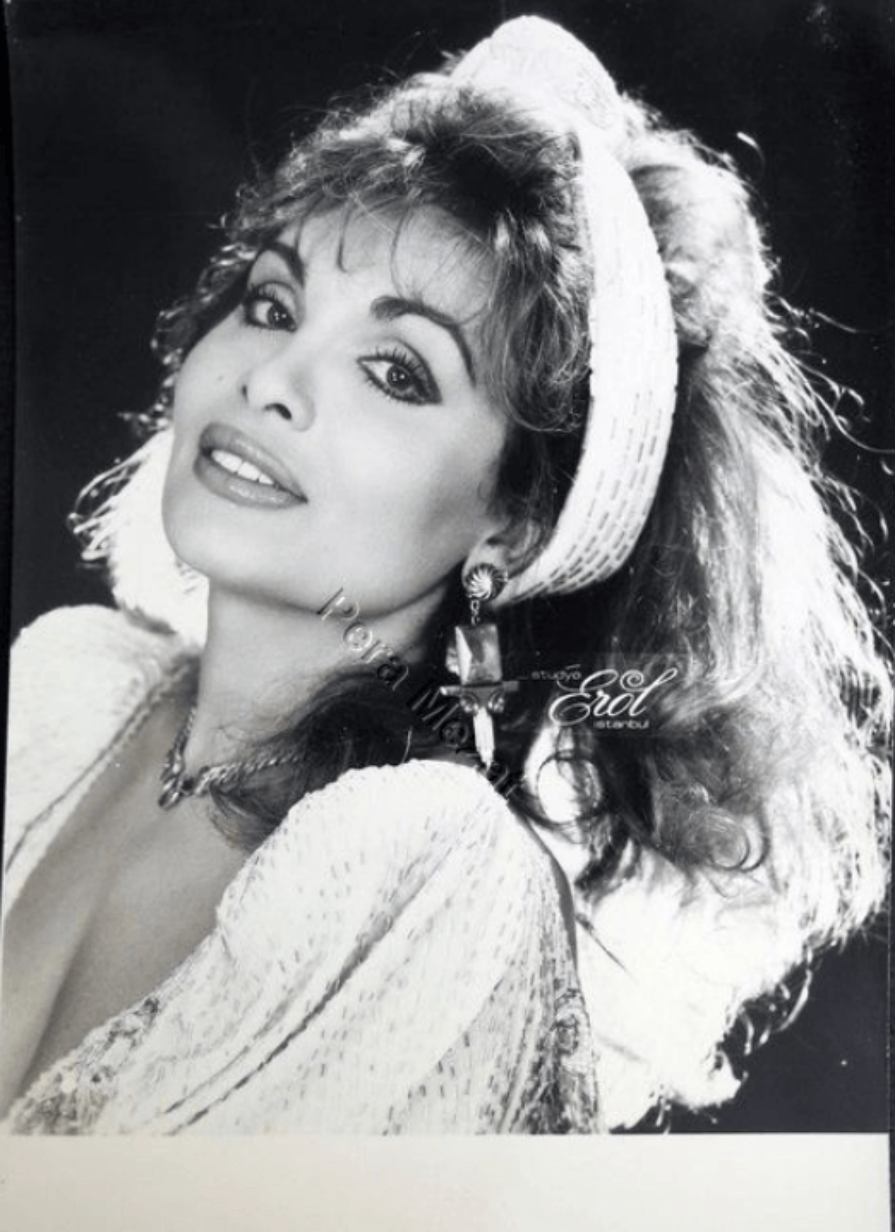 Güzelliğiyle erkekleri büyülen Yeşilçam yıldızı aslında erkekmiş - Sayfa 12