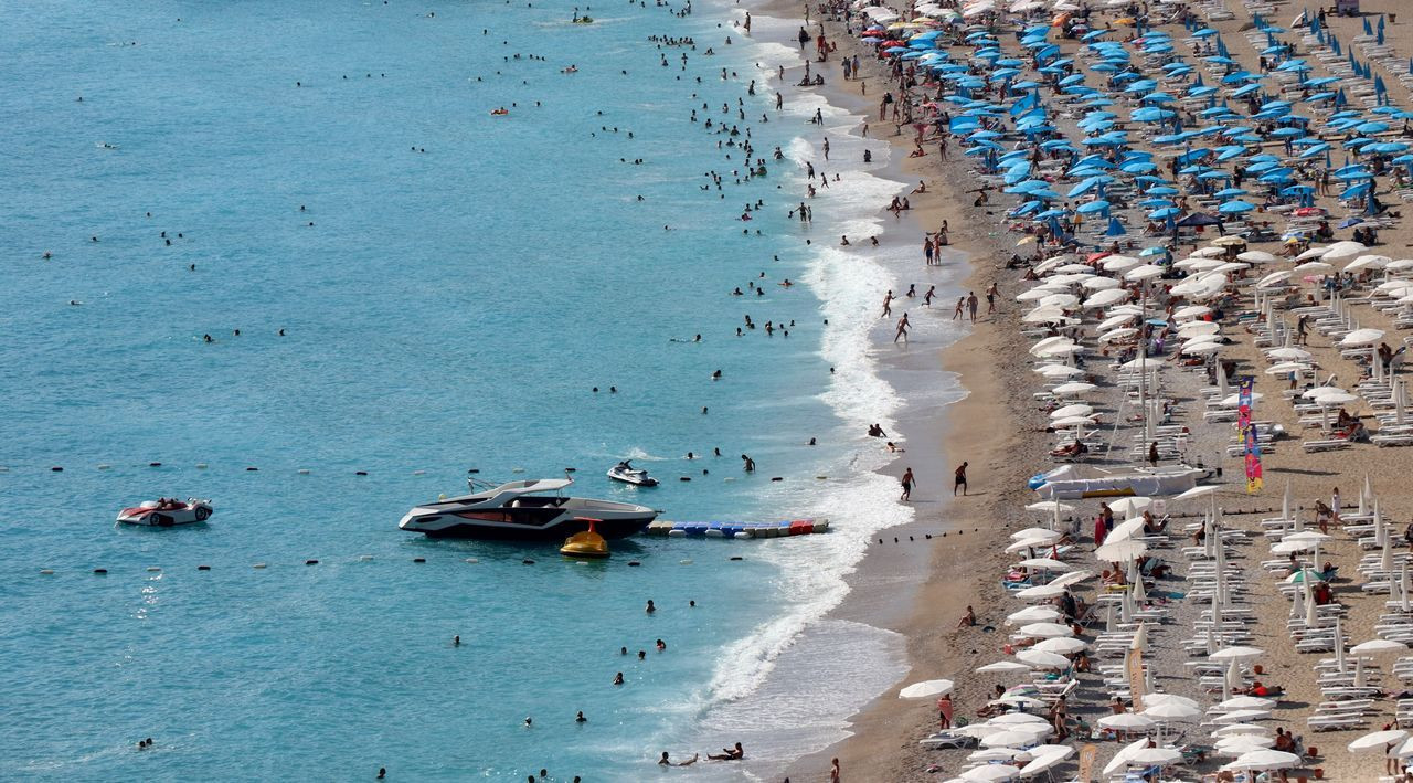 Sahillerde bayram yoğunluğu! Antalya ve Fethiye'de plajlar doldu taştı - Sayfa 13
