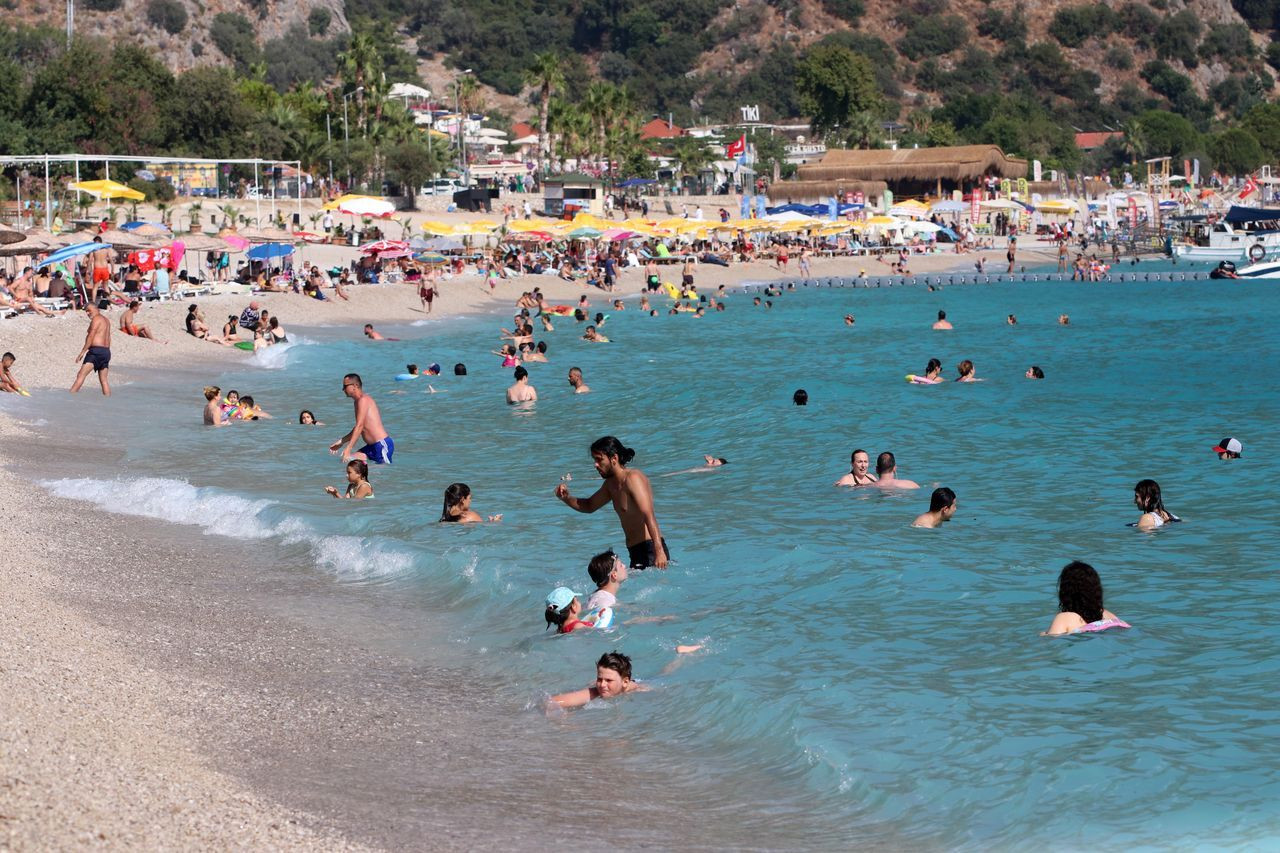 Sahillerde bayram yoğunluğu! Antalya ve Fethiye'de plajlar doldu taştı - Sayfa 18