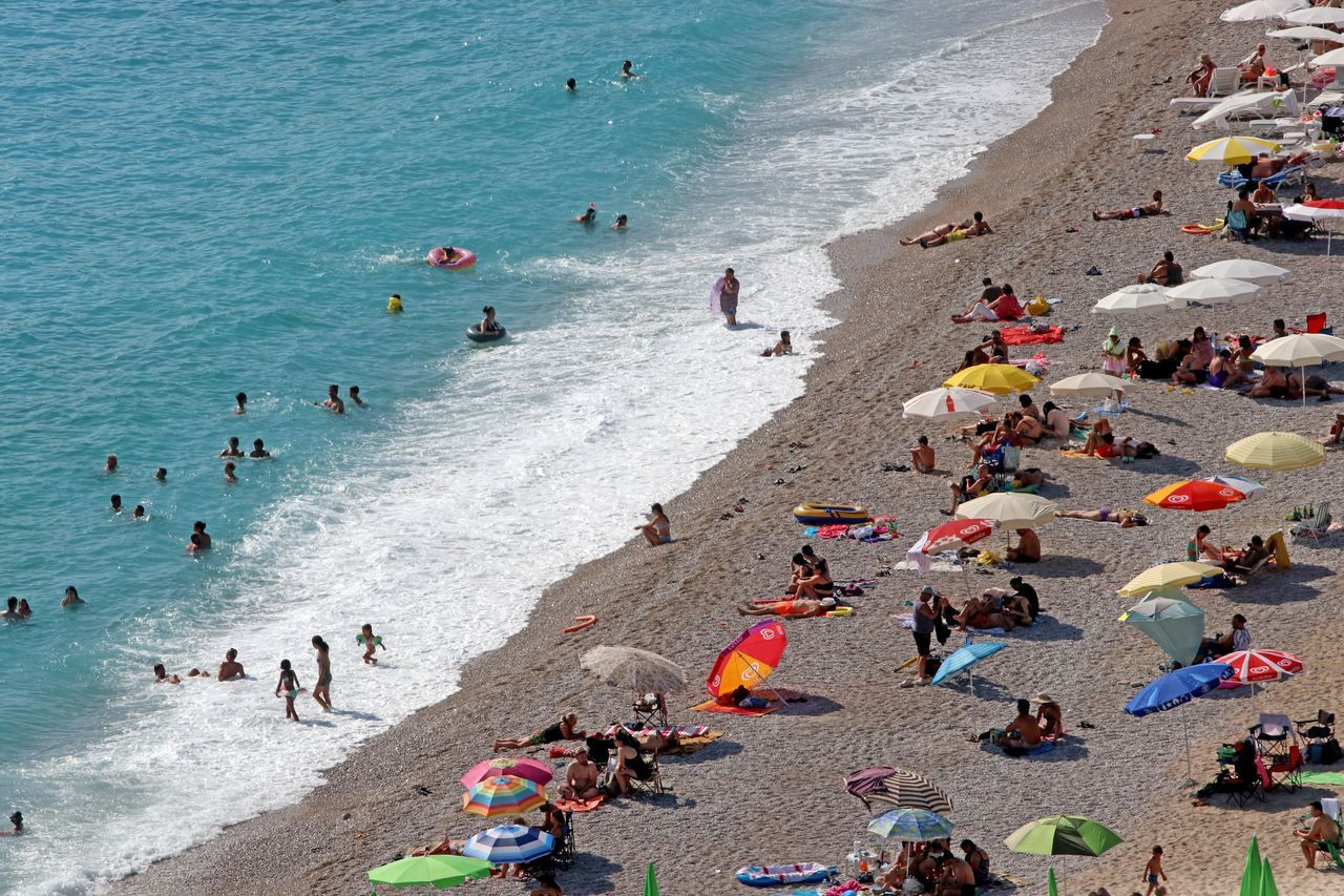 Sahillerde bayram yoğunluğu! Antalya ve Fethiye'de plajlar doldu taştı - Sayfa 19