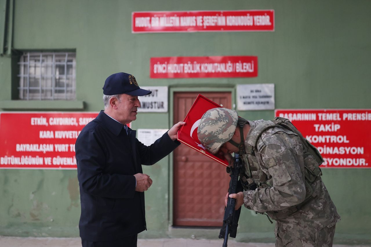 Bakan Akar ve TSK Komuta Kademesi, Süleyman Şah Türbesi'nde - Sayfa 9