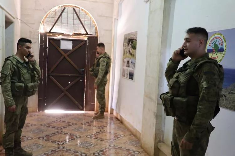 Kahraman Mehmetçik bayramı Suriye'de karşıladı: 24 saat eli tetikte bekleyen askerler, kurban keserek dua etti! - Sayfa 10