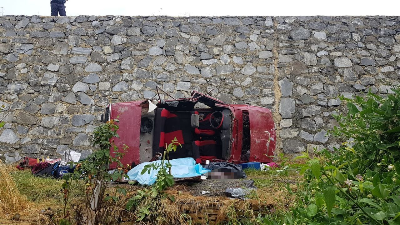 Otomobil şarampole uçtu! Karı- koca öldü, oğlu ve gelinleri ağır yaralı - Sayfa 5