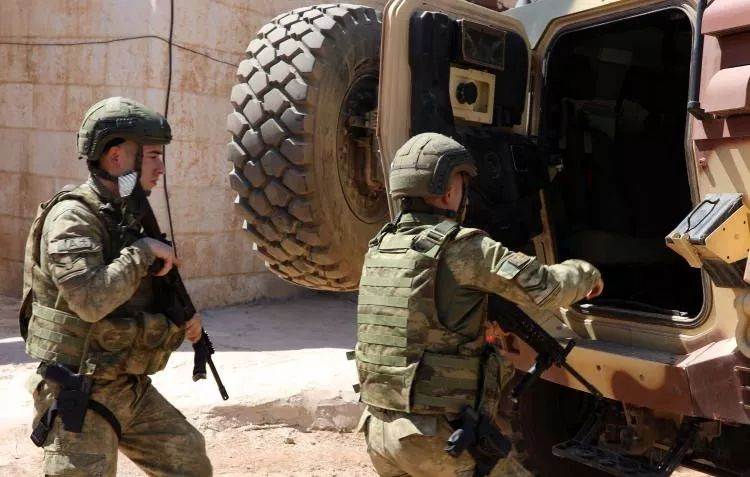 Kahraman Mehmetçik bayramı Suriye'de karşıladı: 24 saat eli tetikte bekleyen askerler, kurban keserek dua etti! - Sayfa 5