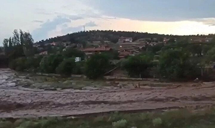 Türkiye'de sağanak yağış hayatı felç etti: Bilecik'te bir kadın hayatını kaybetti! - Sayfa 14