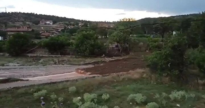 Türkiye'de sağanak yağış hayatı felç etti: Bilecik'te bir kadın hayatını kaybetti! - Sayfa 15