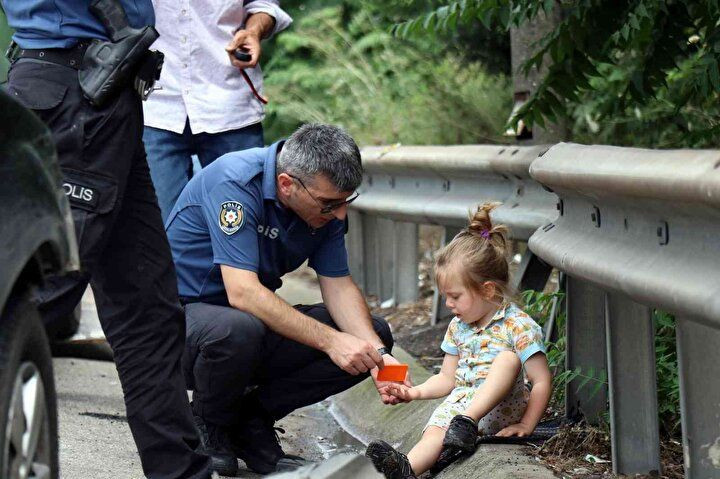 Trafik kazasından günün karesi: 2 yaşındaki çocuk savrulan parçalarla oyun oynadı - Sayfa 8
