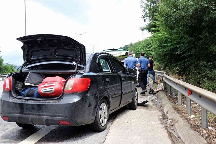Trafik kazasından günün karesi: 2 yaşındaki çocuk savrulan parçalarla oyun oynadı - Sayfa 9