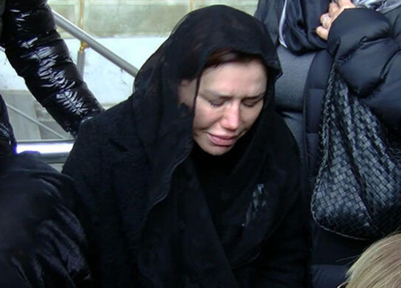 Geçen yıl da babası vefat etmişti... Şarkıcı Ceylan'ı kahreden ölüm! Ablası Nalan Avcı kansere yenik düştü - Sayfa 7