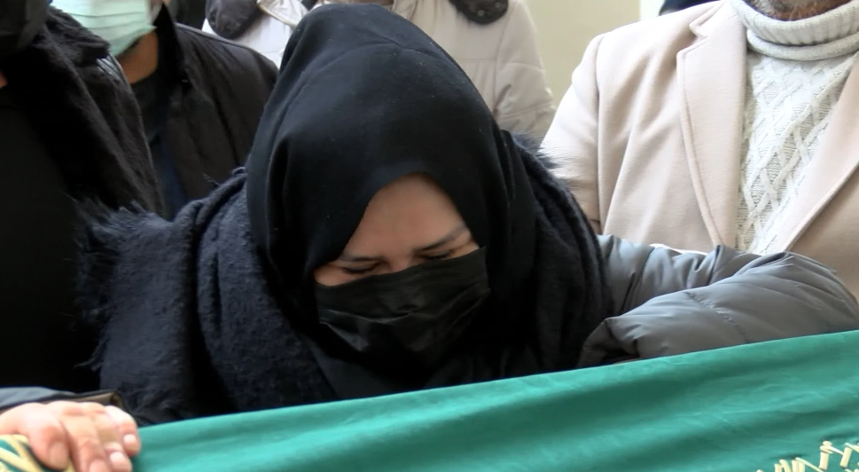 Geçen yıl da babası vefat etmişti... Şarkıcı Ceylan'ı kahreden ölüm! Ablası Nalan Avcı kansere yenik düştü - Sayfa 5