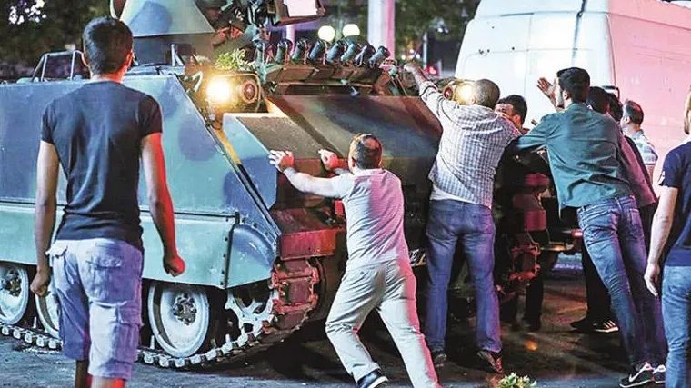 Demokrasi zaferi 6. yılına girdi: İşte 15 Temmuz'a damga vuran kareler... - Sayfa 11