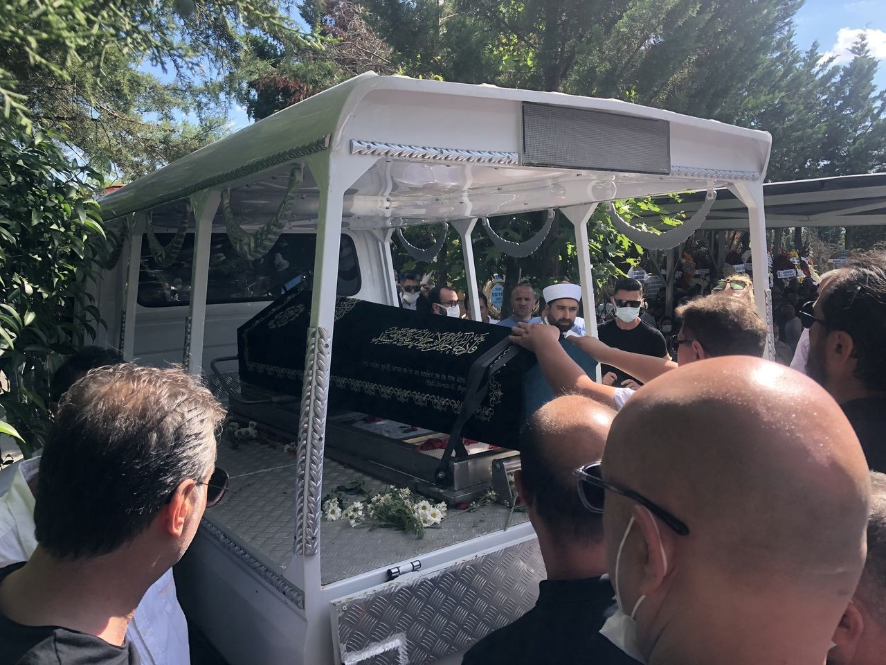 Çiftlik evinde vahşice öldürülen eğitimci Nazmi Arıkan son yolculuğuna uğurlandı - Sayfa 11