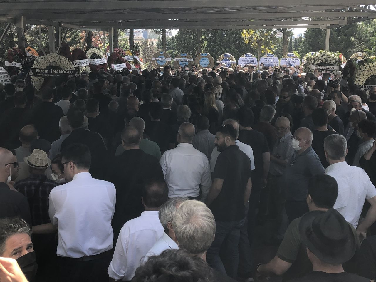 Çiftlik evinde vahşice öldürülen eğitimci Nazmi Arıkan son yolculuğuna uğurlandı - Sayfa 12