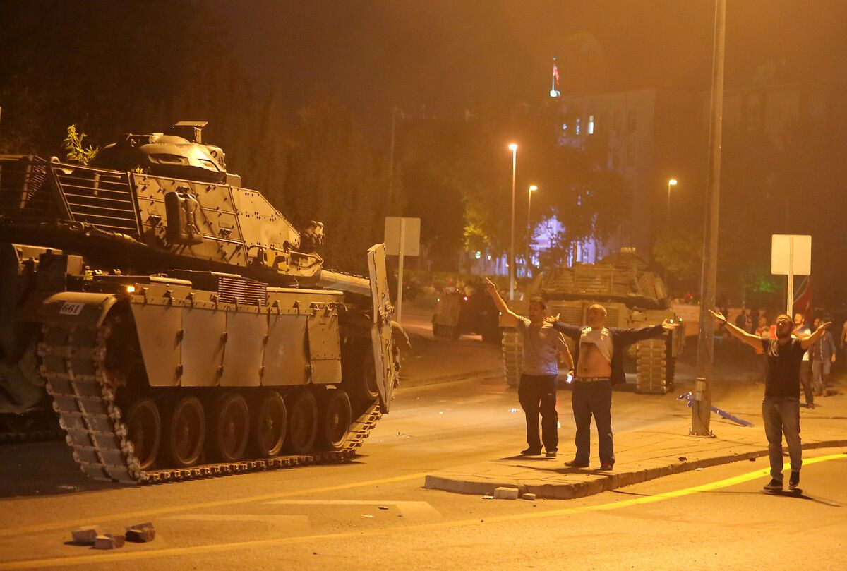 Türk halkı destan yazdı: İşte 15 Temmuz gecesi saat saat İstanbul'da yaşananlar... - Sayfa 20
