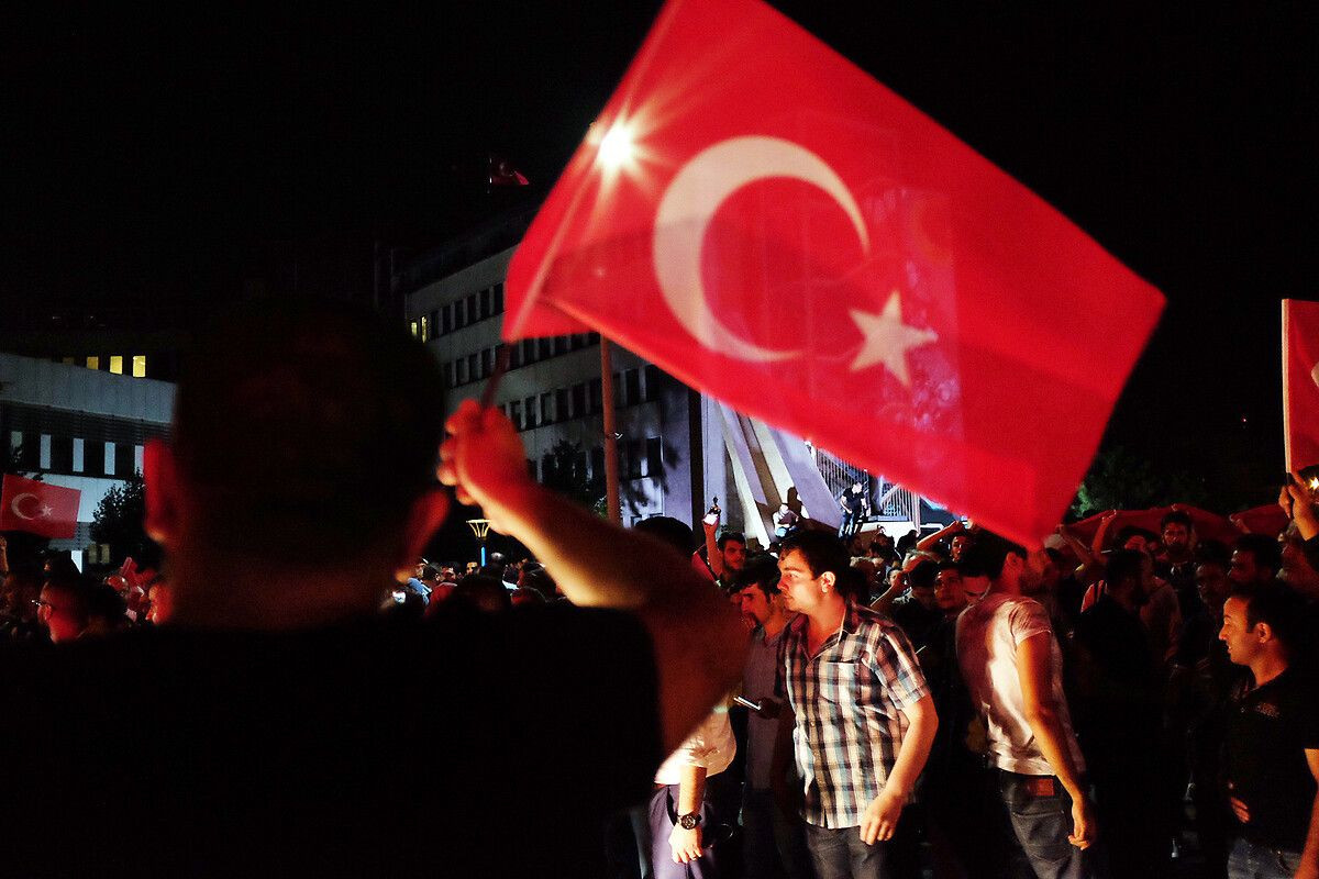 Türk halkı destan yazdı: İşte 15 Temmuz gecesi saat saat İstanbul'da yaşananlar... - Sayfa 15