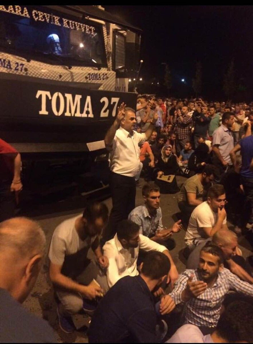 Türk halkı destan yazdı: İşte 15 Temmuz gecesi saat saat İstanbul'da yaşananlar... - Sayfa 11